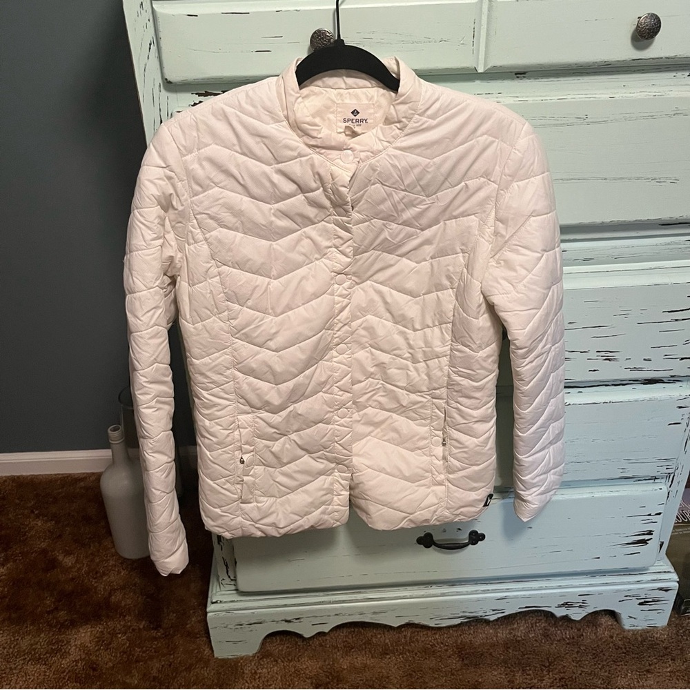 Sperry Women's White Quilted Puffer Jacket. Size small.